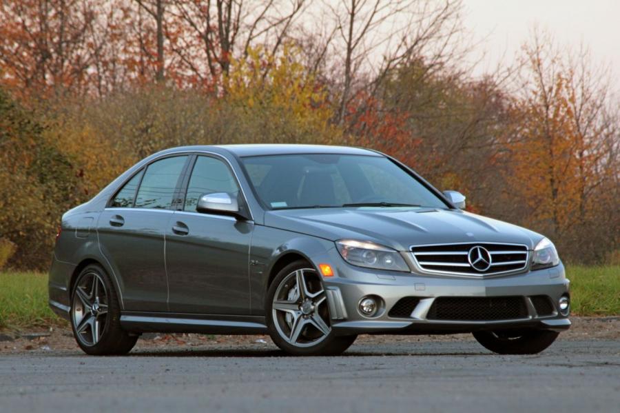  Mercedes-Benz C63 AMG 2009 года  (фото 19 из 32)